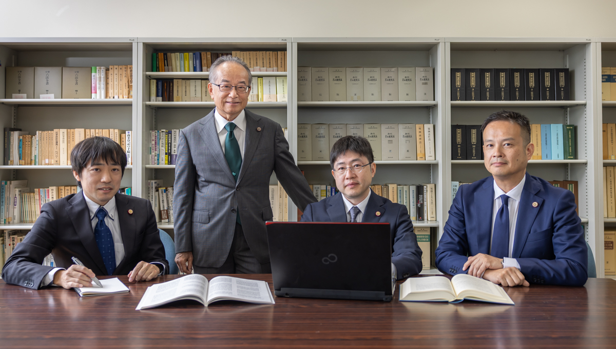 わたしたちは、知財のエキスパート集団です。強力なチームワークで、貴社の知的財産戦略をサポートします。